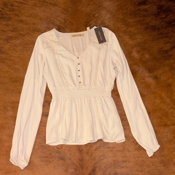 Shyanne Tops - Women’s Shyanne Cream Buttoned Blouse size small NWT